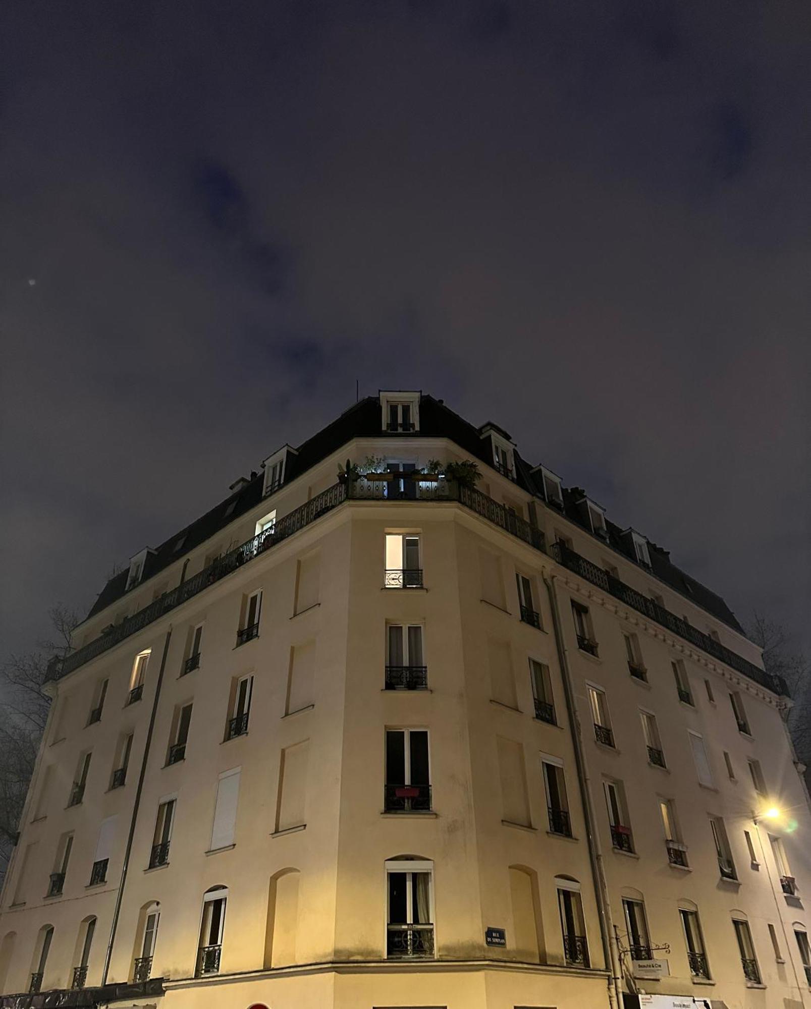 Vue Montmartre & Balcon Appartement Paris